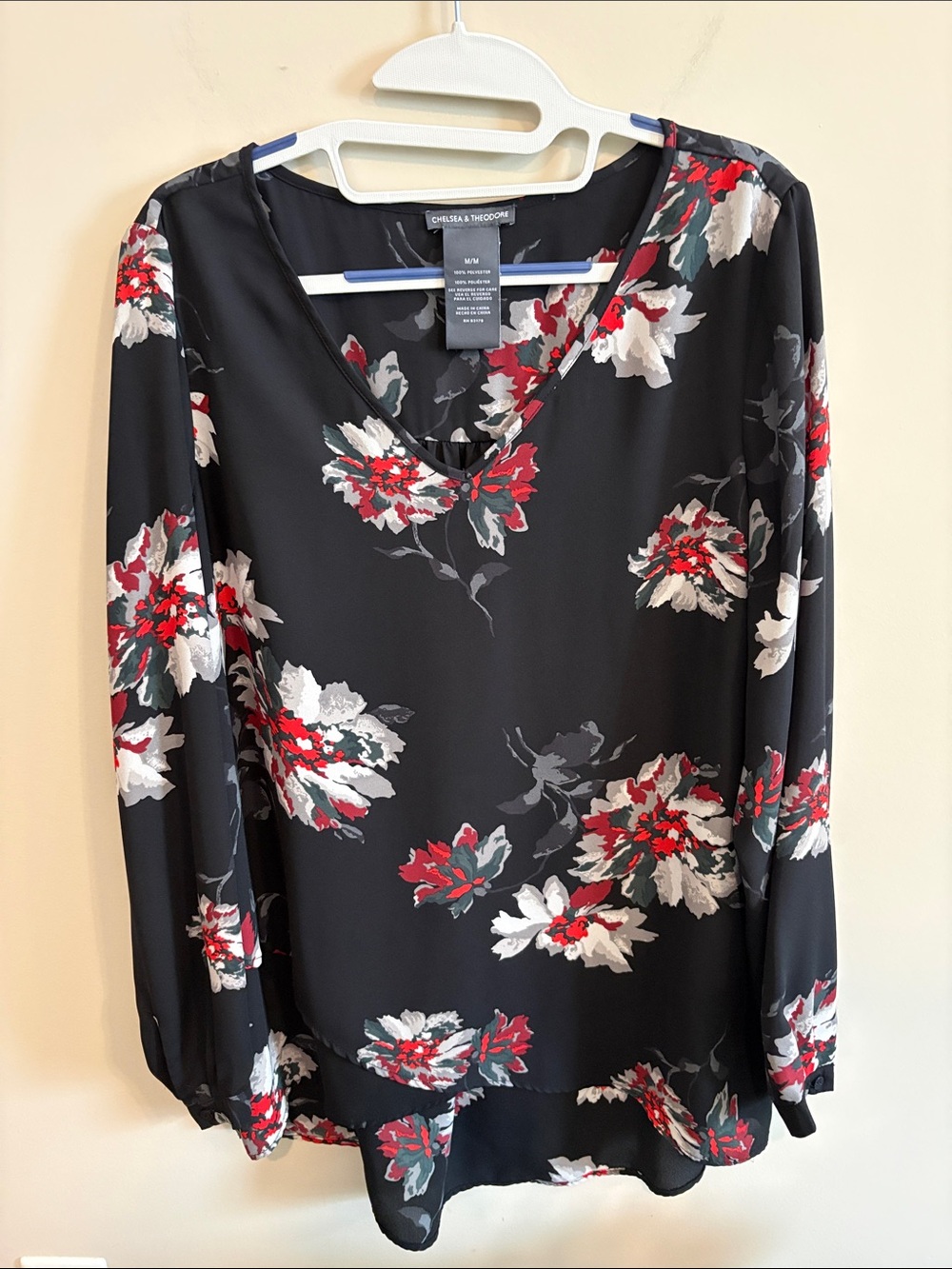 Chelsea & Theodore Black Floral V-Neck Long-Sleeve Top